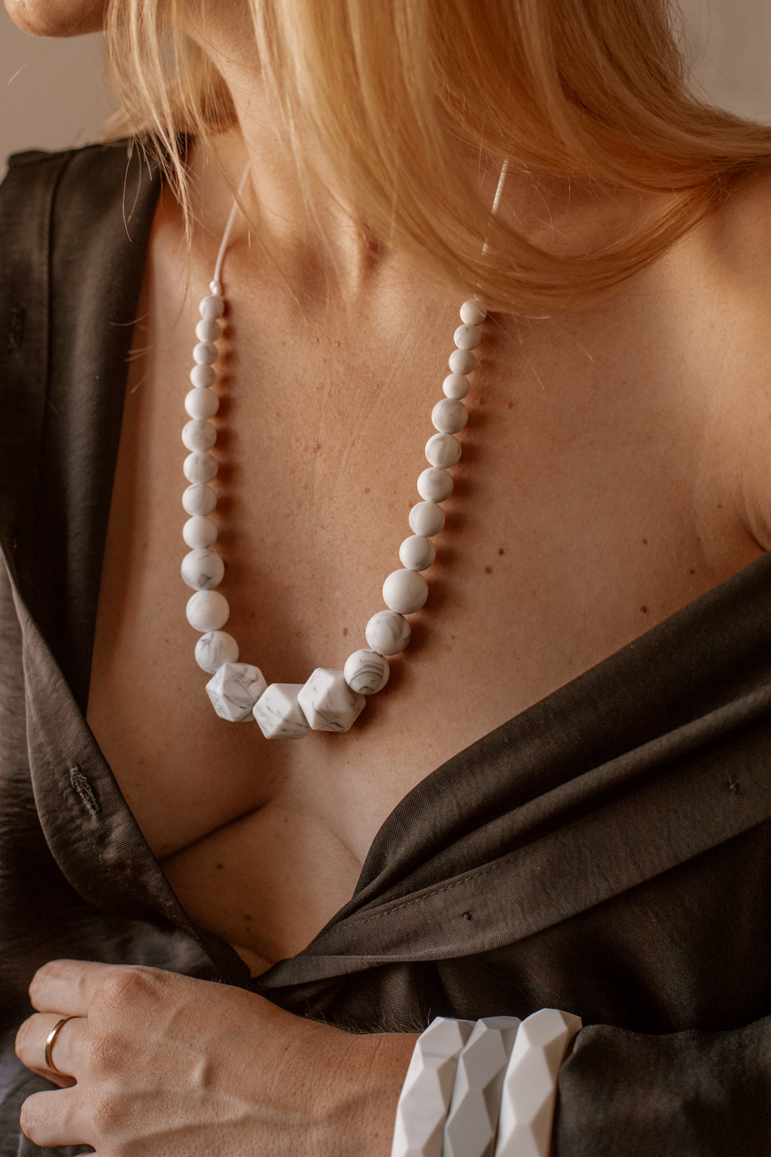 Mumtaz Mahal | Collier allaitement, portage et de dentition - MintyWendy Marbre