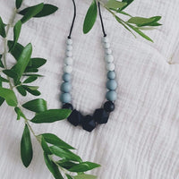 Marie | Collier allaitement, portage et de dentition - MintyWendy Hiver (dégradé de gris)