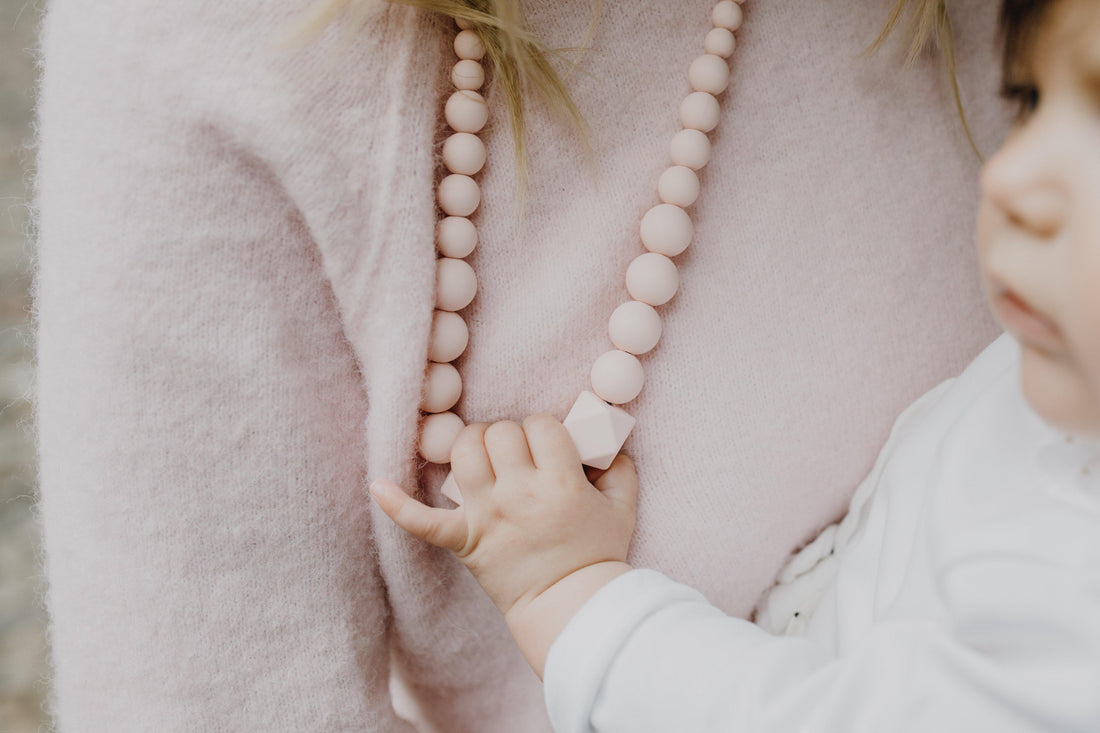 Constance| Collier allaitement, portage et dentition - MintyWendy