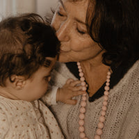 Constance| Collier allaitement, portage et dentition