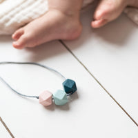 Simple Dimple | Collier allaitement, portage et de dentition - MintyWendy Celadon (Vert de Gris, rose, peacock)