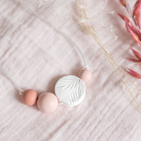 Palm Sunrise Blanc & Rose | Collier allaitement, portage et de dentition - MintyWendy