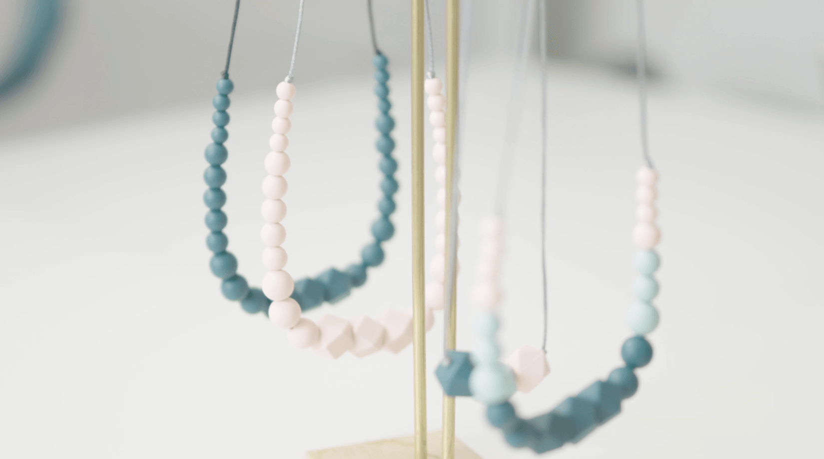 Pourquoi le choix du silicone pour les bijoux MintyWendy ?