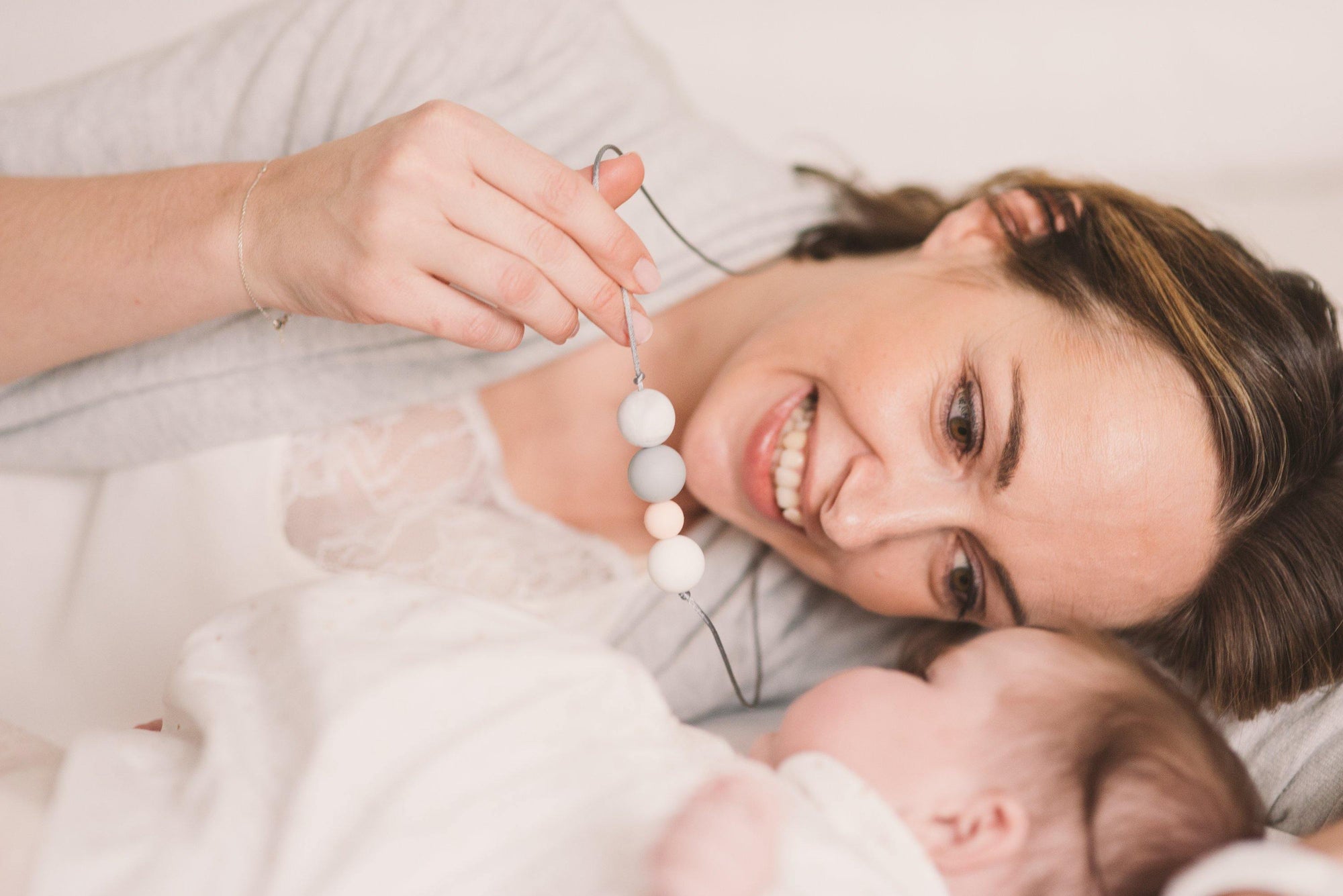 EN NOVEMBRE  Travailler la motricité avec bébé au moment du rituel des soins - MintyWendy