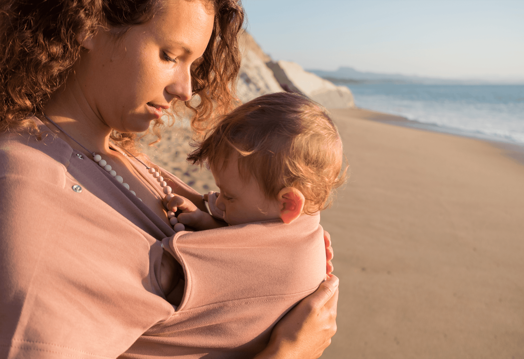 Les bienfaits du portage pour votre bébé  - MintyWendy