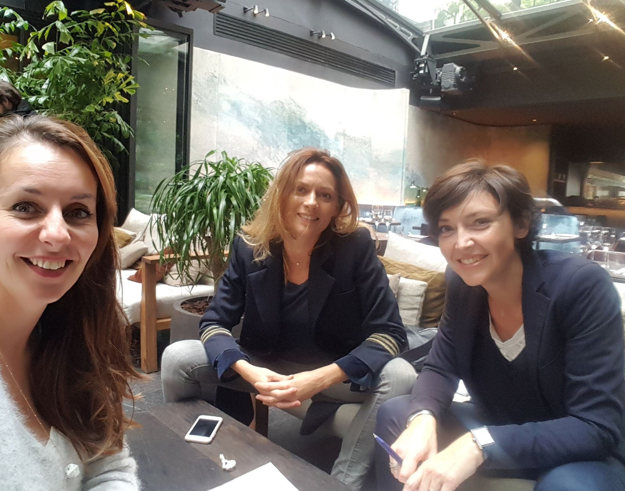 Fabienne et Camille, les dirigeantes du Livre Bleu - LE GUIDE DE VOTRE AVENTURE PARENTALE