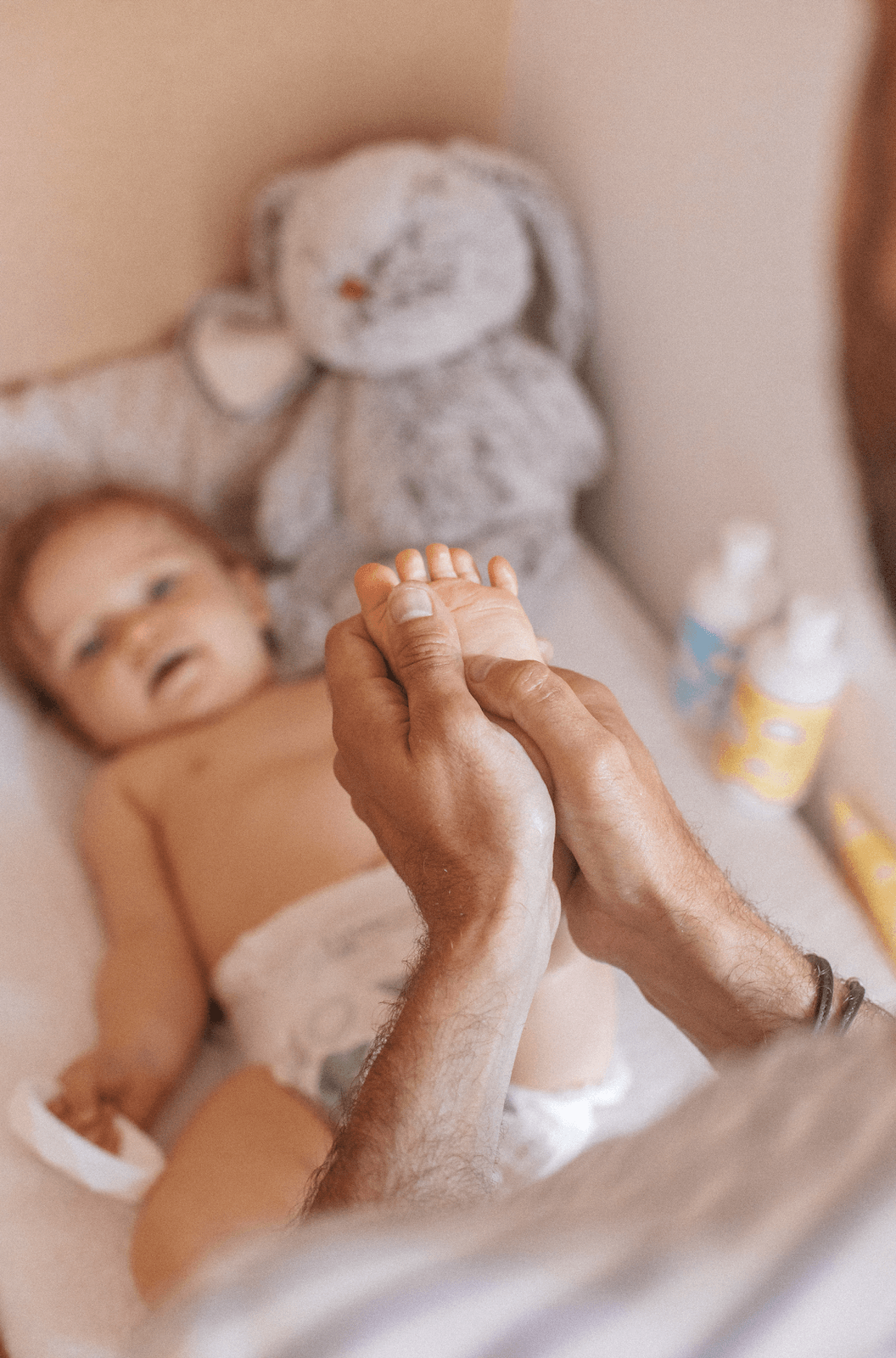 Le massage bébé au cœur de la relation parent-enfant