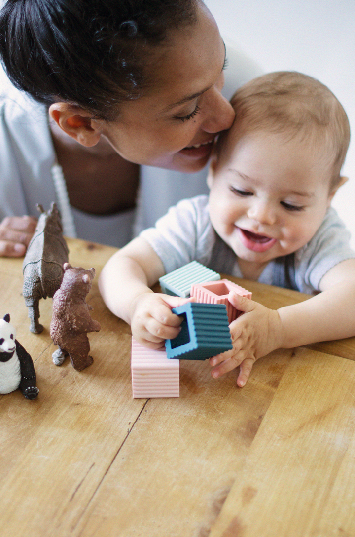 Les étapes clés du développement de l'enfant : moteur, cognitif et émotionnel