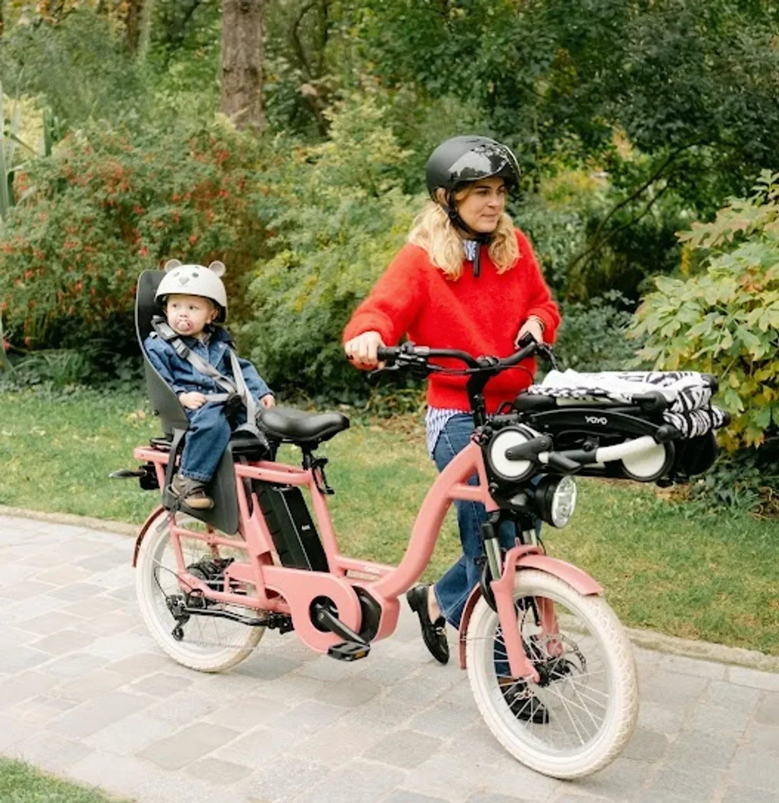 Le porte-poussette Gaya : l’accessoire qui pourrait changer la vie des parents à vélo