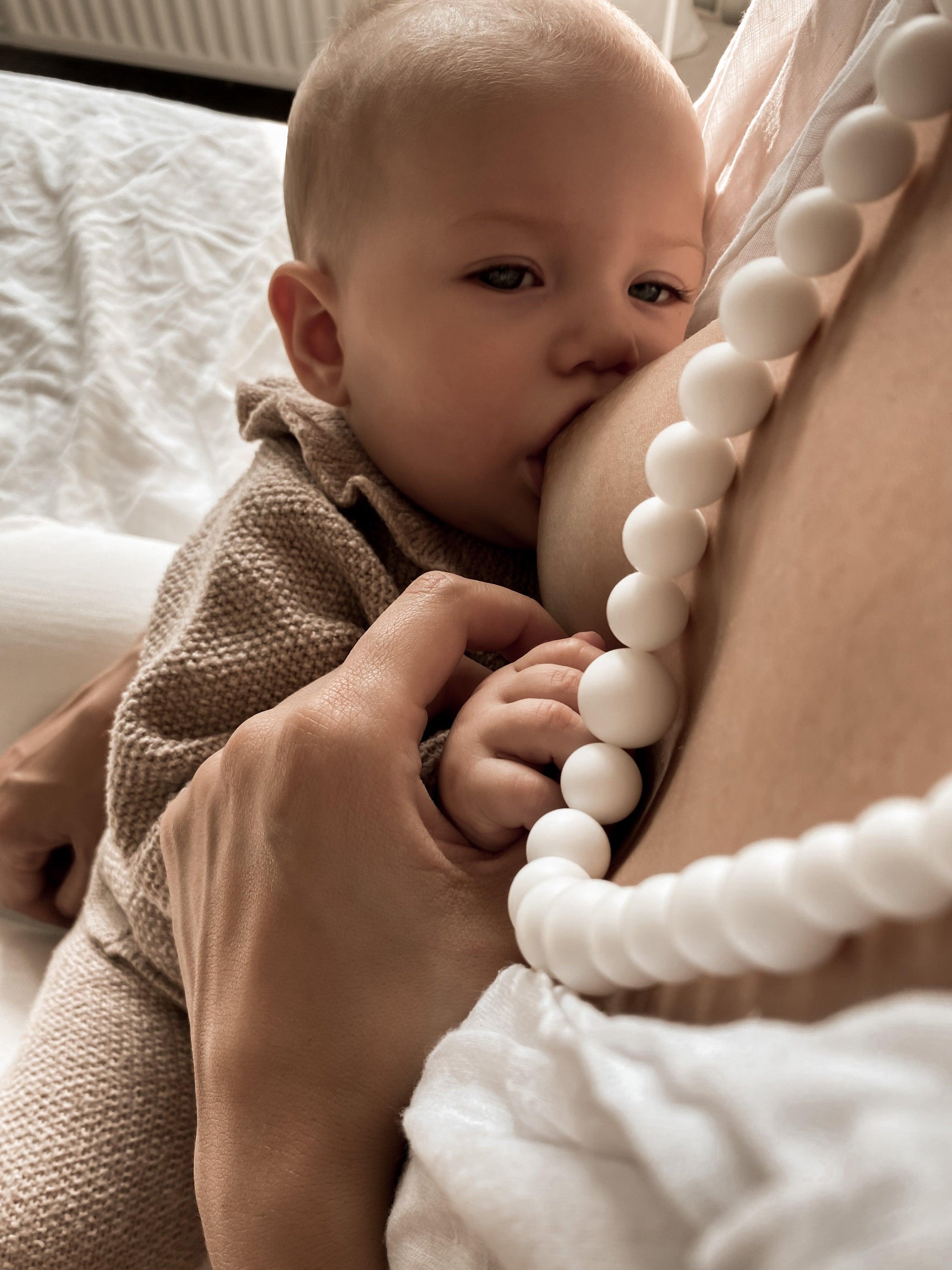 Pourquoi ne donne t-on pas d'eau avant 6 mois à bébé ?