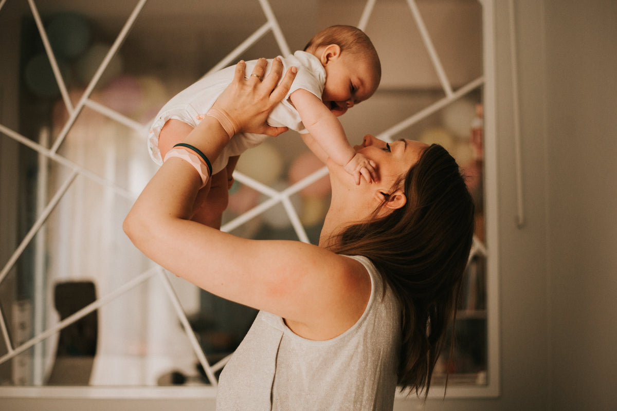 Pourquoi regarder son bébé dans les yeux compte… mais pas de la façon que l’on imagine