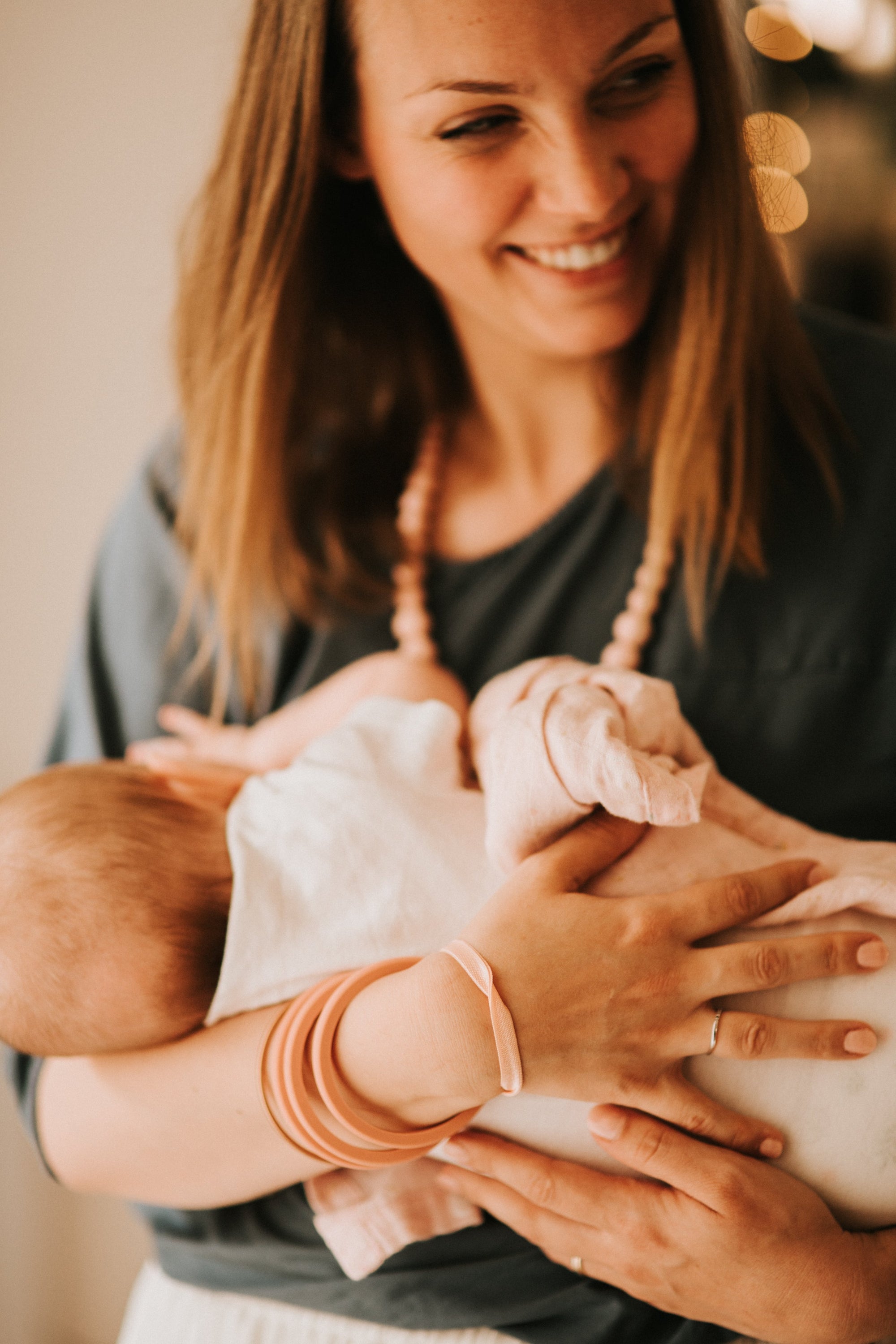 Biais de conformité chez les parents : pourquoi on suit les autres sans s’en rendre compte