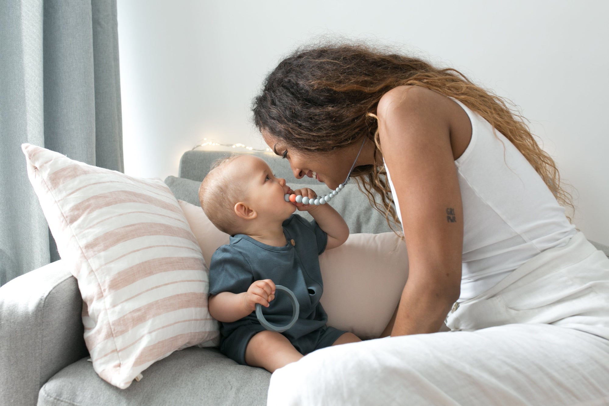 Simplifier sa vie de parent : pourquoi on en fait trop (et comment faire moins, mais mieux)