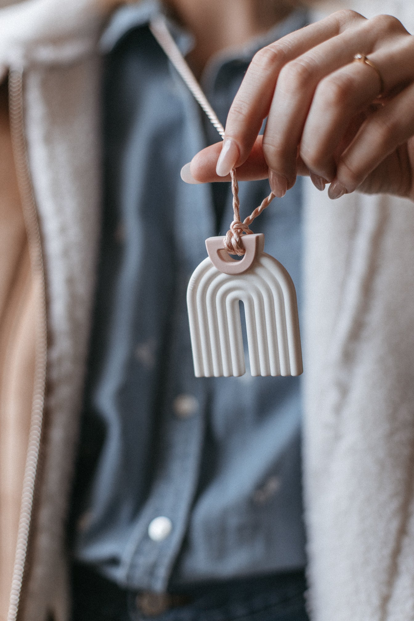 Anneau de dentition se transforme en collier - Arche blanc et rose - MintyWendy Anneau Seul
