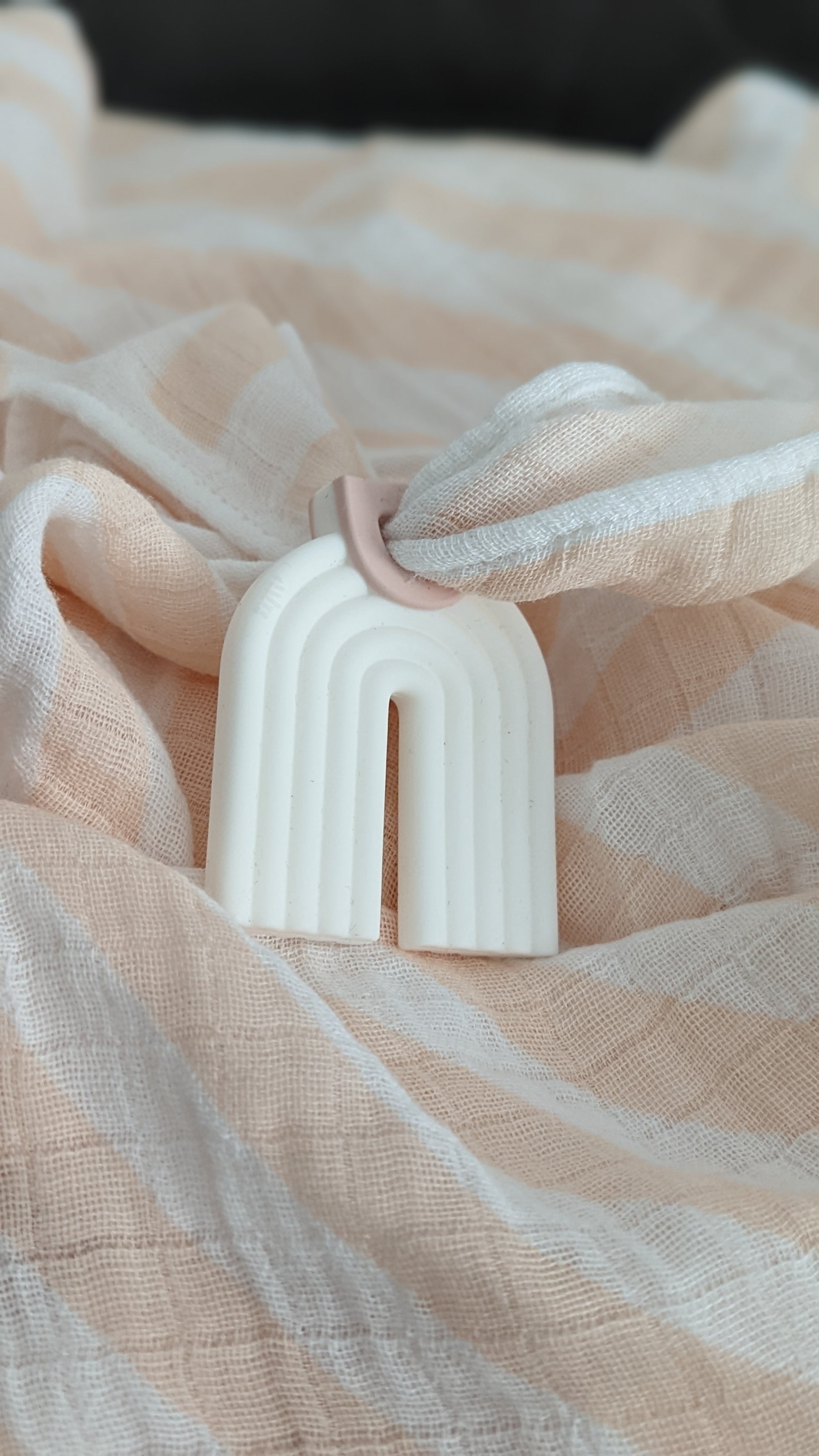 Anneau de dentition se transforme en collier - Arche blanc et rose - MintyWendy Anneau Seul