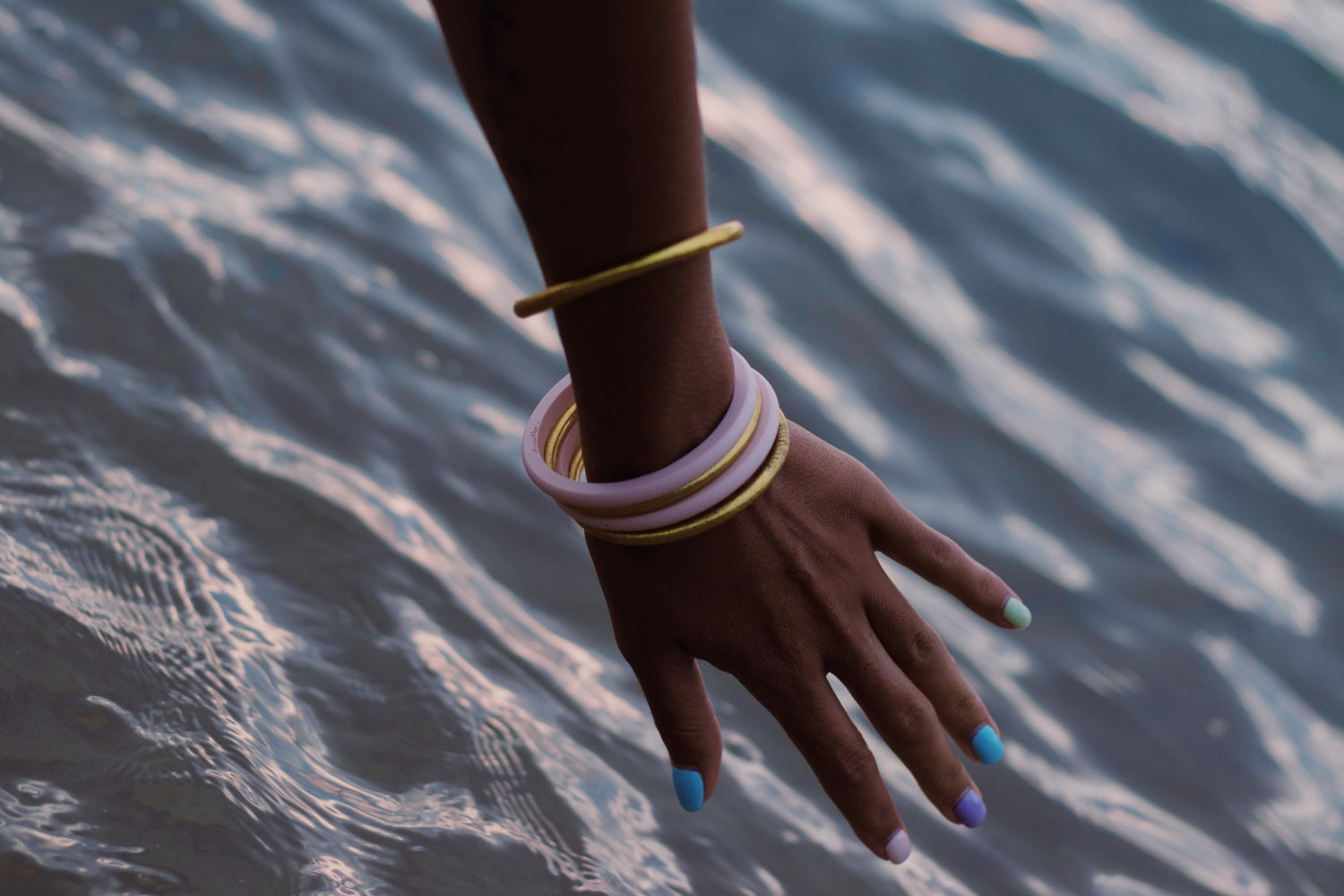 Jonc bouddhiste doré fin - MintyWendy 1 jonc doré fin + 1 bracelet fin rose