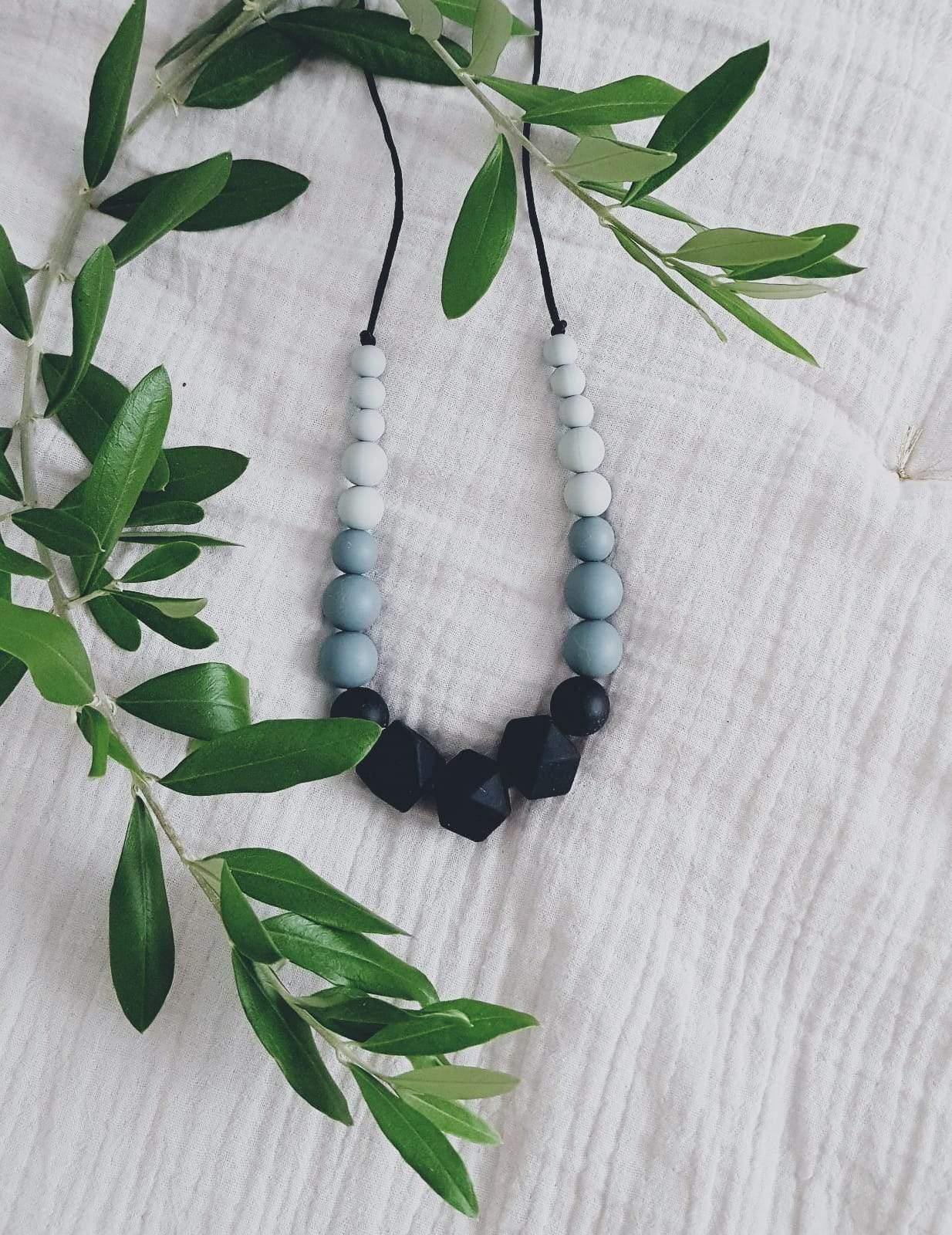 Marie | Collier allaitement, portage et de dentition - MintyWendy Hiver (dégradé de gris)