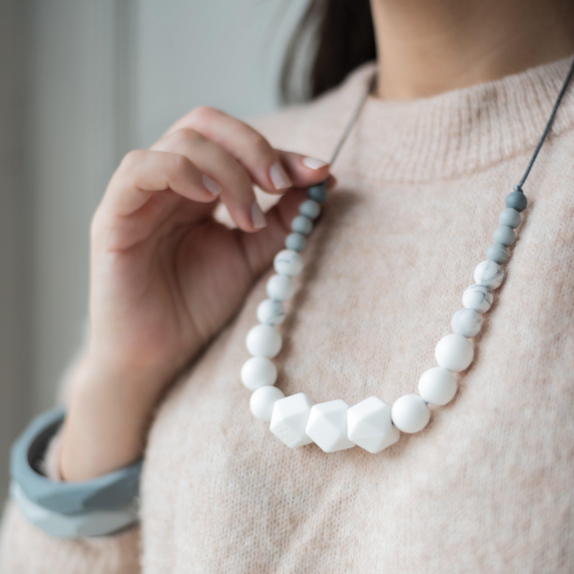 Milk -| Collier allaitement, portage et de dentition - MintyWendy Marbre