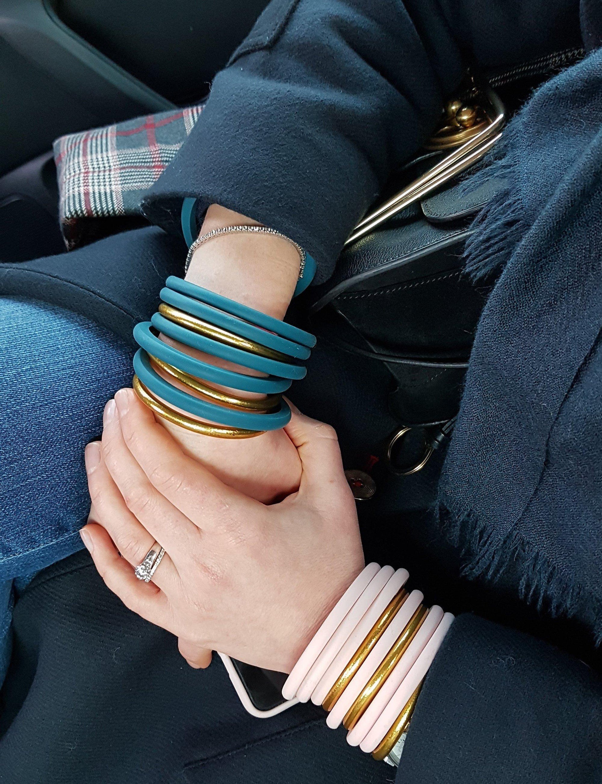 Jonc bouddhiste doré épais - MintyWendy 1 Jonc doré épais et 1 bracelet fin peacock